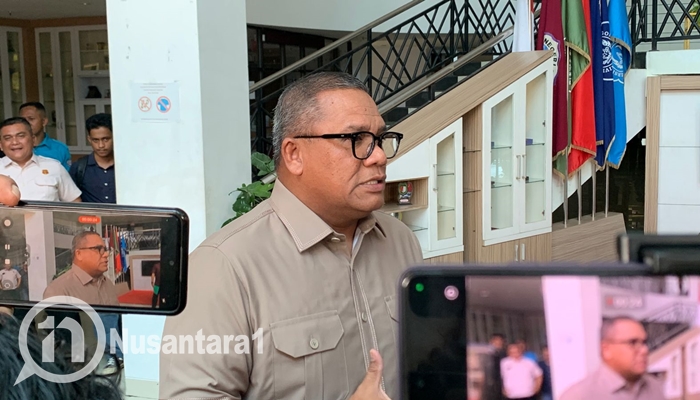 Rektor UNG, Edwart Wolok saat memberikan keterangan dalam konferensi pers, Selasa, 23 September 2025. [fikar/nusantara1]