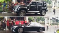Dua unit mobil yang sempat dibawa kabur dari rumah dinas mantan Wamenaker Noel kini telah diantar ke KPK, Selasa 9 September 2025. [foto:ist/rmol]