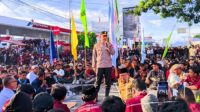 Kapolda Gorontalo Irjen Pol Widodo saat menanggapi tuntutan mahasiswa. [foto:juna/nusantara1]