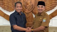 Wakil Ketua DPRD Provinsi Gorontalo, Ridwan Monoarfa (kiri) saat bersama Wali Kota Bandung, Mohammad Farhan. [foto:ist/humas setwan]