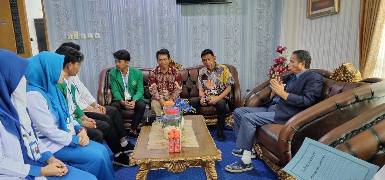  Wakil Ketua DPRD Provinsi Gorontalo, Ridwan Monoarfa saat menerima mahasiswa PPL dari IAIN Sultan Amai Gorontal, Rabu 24 September 2025. [foto: ist/setwan]