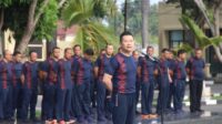 Kabid Dokkes Polda Gorontalo Kombes Pol. dr. Mintarya Suriyanto, saat memimpin apel Jumat, 3 Oktober 2025. [foto:ist/humas polda]