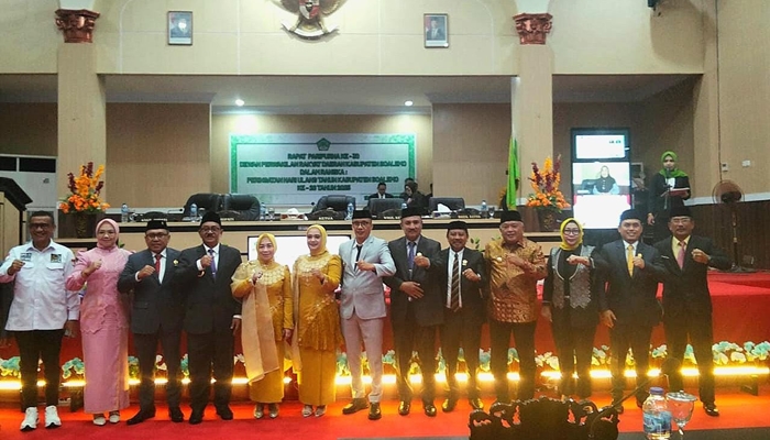 Ketua DPRD Kabupaten Gorontalo, Zulfikar Usira saat hadir rapat paripurna istimewa dalam rangka HUT ke-26 Kabupaten Boalemo. [foto:Ist/humas]