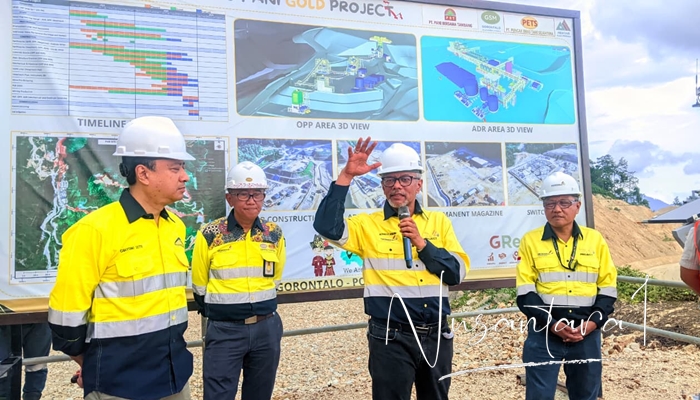 Manajemen perusahaan tambang PT Pani Gold Project saat memberi keterangan di depan Pansus Pertambangan. [foto:juna/nusantara1]