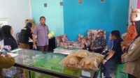 Komisi II DPRD Provinsi Gorontalo saat melakukan peninjauan aktivitas produksi PT Moringa, di Desa Pilohayanga, Kecamatan Telaga, Kabupaten Gorontalo, Selasa, 14 Oktober 2025. [foto:ist/setwan]