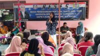 Anggota DPRD Provinsi Gorontalo, Loly Yunus saat melakukan reses di Kelurahan Padengo, Kecamatan Kabila, Kabupaten Bone Bolango. [foto:ist/humas]