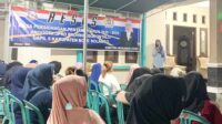 Anggota DPRD Provinsi Gorontalo, Kristina ‘Femmy’ Udoki saat reses di Desa Dutohe Barat, Kecamatan Kabila, Kabupaten Bone Bolango, Kamis malam, 23 Oktober 2025. [foto:fikar/nusantara1]