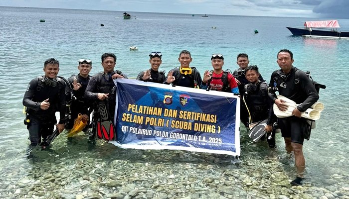 Dit Polairud Polda Gorontalo saat menggelar pelatihan Scuba Diving. [foto:ist/humas polda]