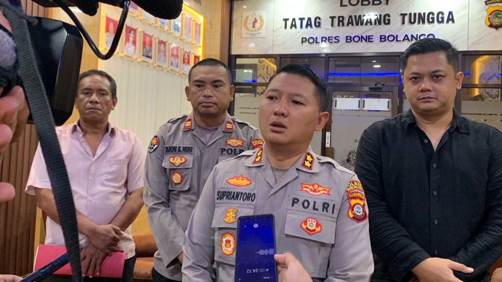 Kapolres Bone Bolango, AKBP Supriantoro saat diwawancarai, Kamis, 9 Oktober 2025. [foto: fikarbuntuan/nusantara1]