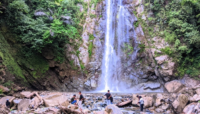 Pesona air terjun Huila Taludaa di Desa Ilohuuwa Kecamatan Bone Kabupaten Bone Bolango. [foto:juna/nusantara1]