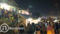 Situasi di sekitar rumah korban usai ditemukan, Selasa malam, 14 Oktober 2025. [foto: fikarbuntuan/nusantara1]