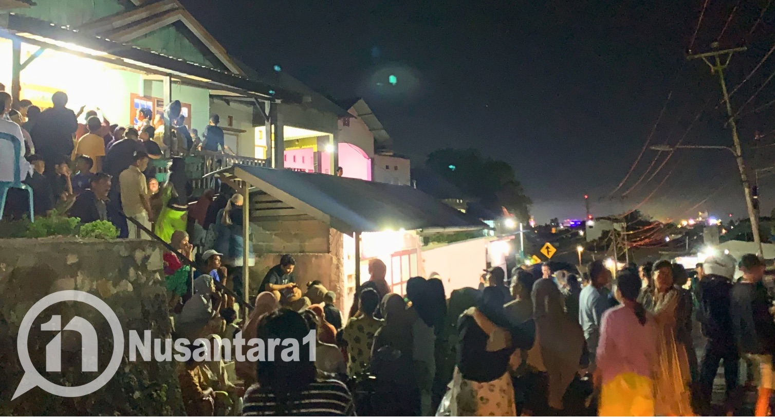 Situasi di sekitar rumah korban usai ditemukan, Selasa malam, 14 Oktober 2025. [foto: fikarbuntuan/nusantara1]