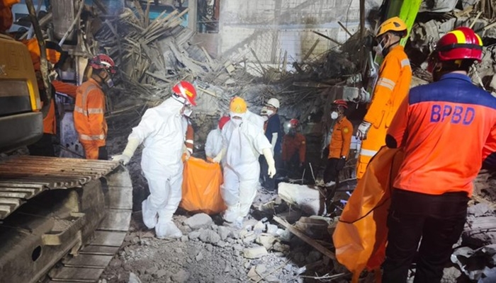 Tim SAR terus melakukan pencarian dari korban Ponpes yang ambruk di Sidoarjo, Jawa Timur. [foto:ist/sar surabaya]