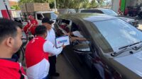 Anggota DPR RI, Rusli Habibie saat turun langsung ke sejumlah SPBU guna memastikan BBM jenis Pertalite tak langka. [foto:nusantara1]