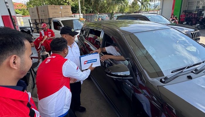 Anggota DPR RI, Rusli Habibie saat turun langsung ke sejumlah SPBU guna memastikan BBM jenis Pertalite tak langka. [foto:nusantara1]