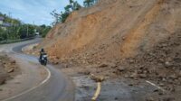 Longsor di Jalan Trans Sulawesi, di sekitar Desa Olele, Kecamatan Kabila Bone, Kabupaten Bone Bolango, Selasa, 7 Oktober 2025, sekitar pukul 07.00 Wita. [foto: istimewa]