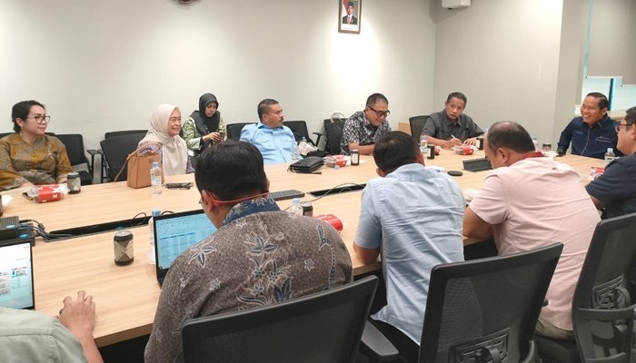 Komisi II DPRD Provinsi Gorontalo saat berkunjung ke Pertamina Patra Niaga, Jumat 7 November 2025. [foto:ist/humas]
