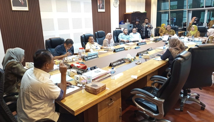 Rapat kerja Komisi II DPRD Provinsi Gorontalo, Senin, 10 November 2025. [foto:ist/humas]