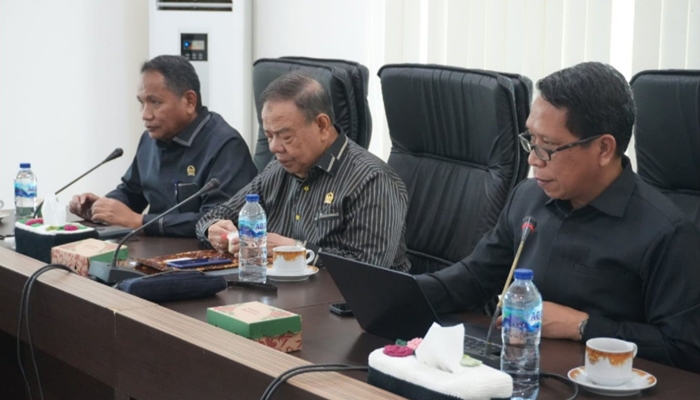 Rapat Pansus Ranperda, Senin 17 November 2025. [foto:ist/setwan]