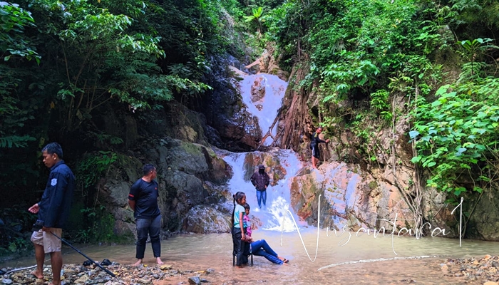 Air terjun Waterblue yang terletak di Desa Dulamayo Utara Kecamatan Telaga Biru Kabupaten Gorontalo. [foto:juna/nusantara1]