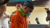 Cabul Anak Pacar Tersangka ADDB saat dihadirkan dalam konferensi pers, Jumat 21 November 2025. [foto:fikar/nusantara1