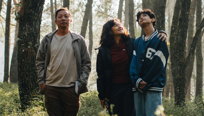 Film ‘Esok Tanpa Ibu’, tentang anak yang kesepian. [foto:dok/base entertainment]