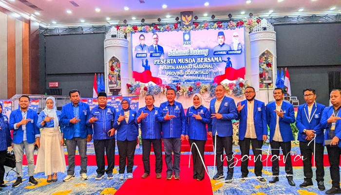 Foto bersama Pengurus DPW PAN Provinsi Gorontalo dengan para pimpinan PAN dari enam kabupaten/kota. [foto:juna/nusantara1]