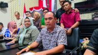 Ketua DPRD Kabupaten Gorontalo, Zulfikar Usira saat memberi keterangan pers. [foto:juna/nusantara1]