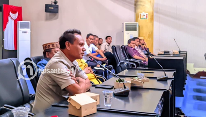 Anggota DPRD Kabupaten Gorontalo, Irwan Dai saat memberikan tanggapan Audiensi oleh KPK RI. [foto:juna/nusantara1]
