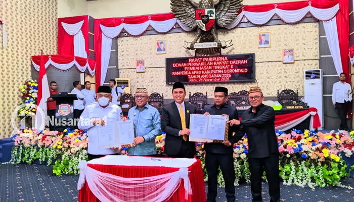 Foto bersama legislatif dan eksekutif usai penandatanganan APBD 2026 Kabupaten Gorontalo. [foto:juna/nusantara1]