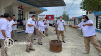 Proses pemusnahan barang bukti tak bertuan di BNNP Gorontalo, Rabu, 19 November 2025. [foto: fikar buntuan/nusantara1]