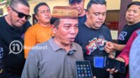 Iskandar Alaina bersama Penambang Rakyat Bone Bolango. [foto:juna/nusantara1]