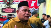 Sekda Kabupaten Gorontalo, Sugondo Makmur saat datang ke DPRD guna menyampaikan permohonan maaf. [foto:juna/nusantara1]