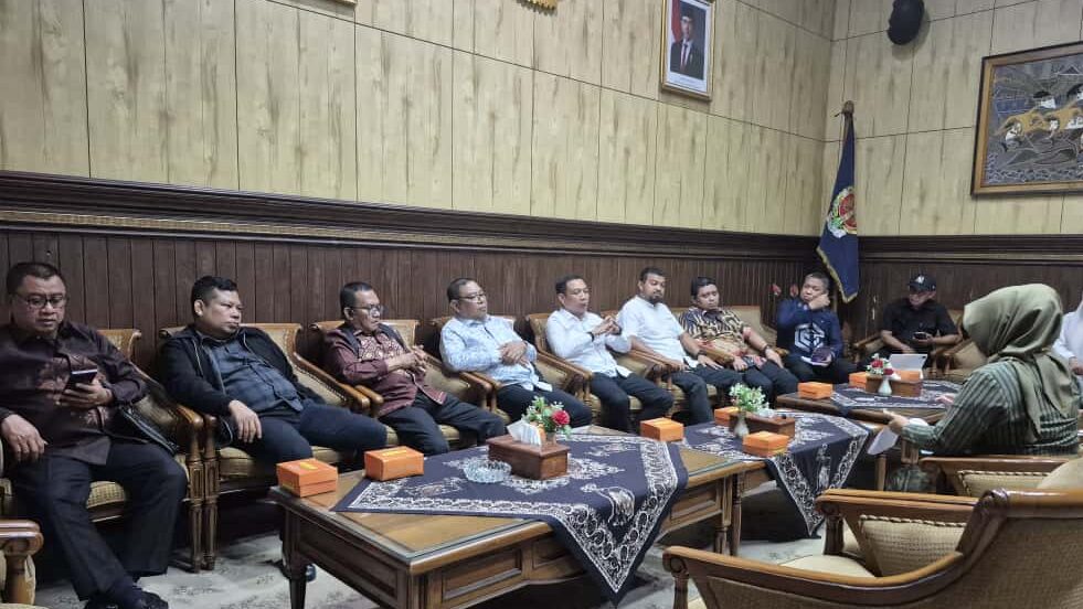 Pansus Kepemudaan DPRD Provinsi Gorontalo melakukan pendalaman materi Ranperda Kepemudaan saat saat melakukan kunjungan di DPRD DIY, Kamis, 20 November 2025. [foto: ist/setwan]