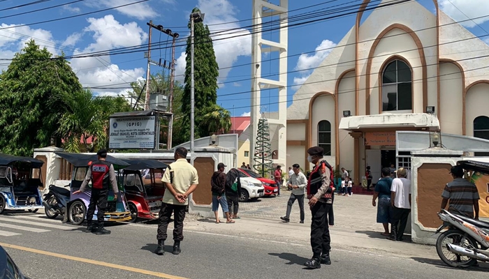 Satgas Gabungan Operasi Lilin saat mengamankan tempat ibadah di Gorontalo [foto:dok/humas polda]