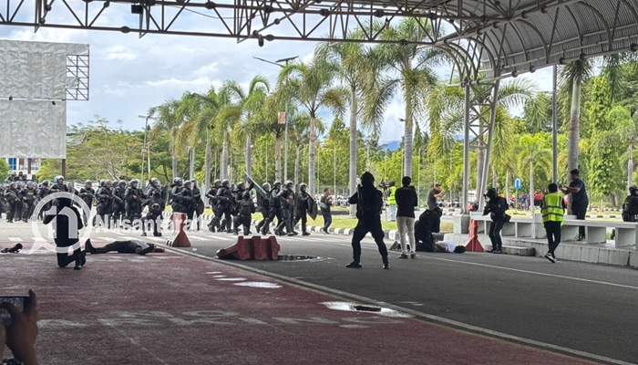 Simulasi penanganan situasi darurat keamanan penerbangan di Bandara Djalaluddin Gorontalo, Kamis, 18 Desember 2025. [foto:fikar/nusantara1]