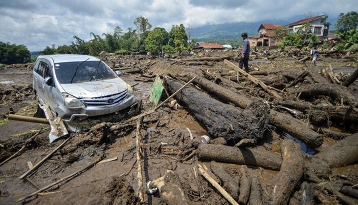 Ilustrasi. Terdapat 5 perusahaan disegel KLH karena diduga memperparah banjir dan longsor di Sumbar [foto:dok/tribratanews]