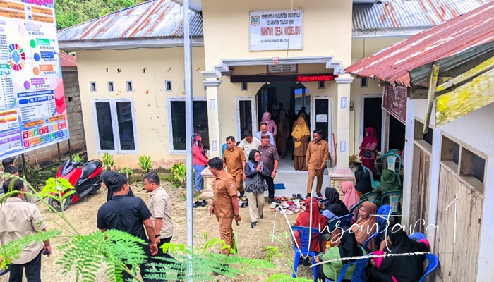 Penyerahan BLTS Di Desa Modelidu oleh Bupati Gorontalo. [foto:juna/nusantara1]