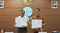 Ketua Dewan Pers, Komaruddin Hidayat dan Ketua KPPU, M Fanshurullah Asa usai penandatanganan MoU, Rabu, 17 Desember 2025 di Jakarta [foto:dok/jmsipusat]