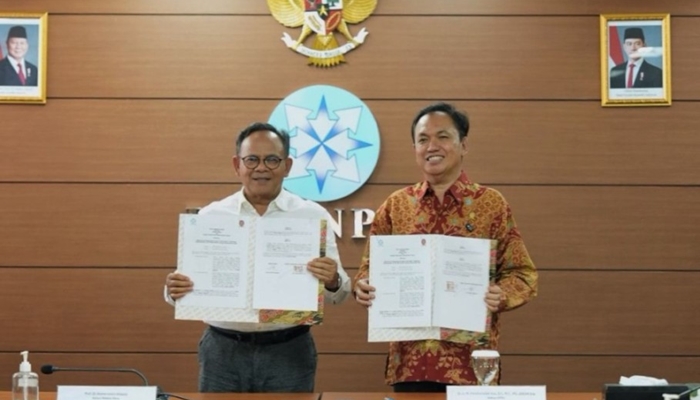 Ketua Dewan Pers, Komaruddin Hidayat dan Ketua KPPU, M Fanshurullah Asa usai penandatanganan MoU, Rabu, 17 Desember 2025 di Jakarta [foto:dok/jmsipusat]
