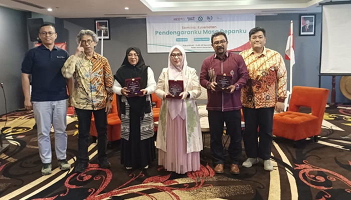 Foto bersama para dokter spesialis dan Ketua FORKAH Gorontalo. [foto:dok.forlah]
