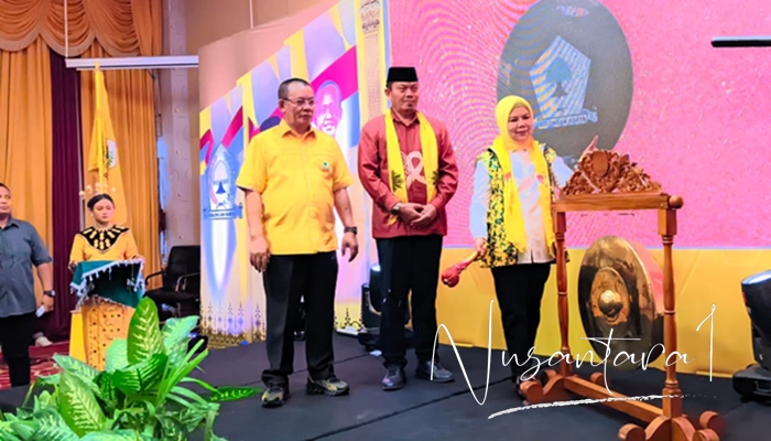 Dari kiri ke kanan: Plt. Ketua Partai Golkar Kota Gorontalo, Fikram AZ Salilama, Kepala Kesbang Pol Kota Gorontalo, Iskandar Moerat, dan Ketua DPD Partai Golkar Provinsi Gorontalo, Idah Syahidah. [foto:juna/nusantara1]