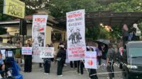 Aksi demonstrasi yang digelar Jejak Puan bersama koalisi dari berbagai lembaga dan organisasi di depan Mapolda Gorontalo, Rabu, 10 Desember 2025. [foto:fikar/nusantara1]