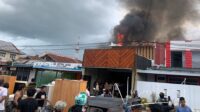 Salah satu rumah warga yang terbakar di sekitar Jl. Madura, Kelurahan Dulalowo Timur, Kota Gorontalo, Selasa, 16 Desember 2025. [foto:fikar/nusantara1]