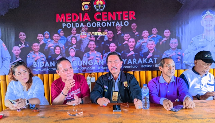 Komda LP.KPK saat konferensi pers usai melapor di POlda Gorontalo [foto:dok]