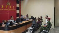Rektor UMGO, Abd. Kadim Masaong bersama LKBH melaporkan oknum kreator berinisial ZH. [foto:dok/LKBH UMGO]