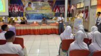 Anggota DPR RI, Rusli Habibie saat sosialisasi Empat Pilar Kebangsaan kepada siswa SMA Negeri 1 Limboto [foto:dok/tim rh]