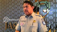 Kepala PT. Jasa Raharja Cabang Gorontalo, Theodorus Victor Seran saat diwawancarai awak media. [foto:juna/nusantara1]