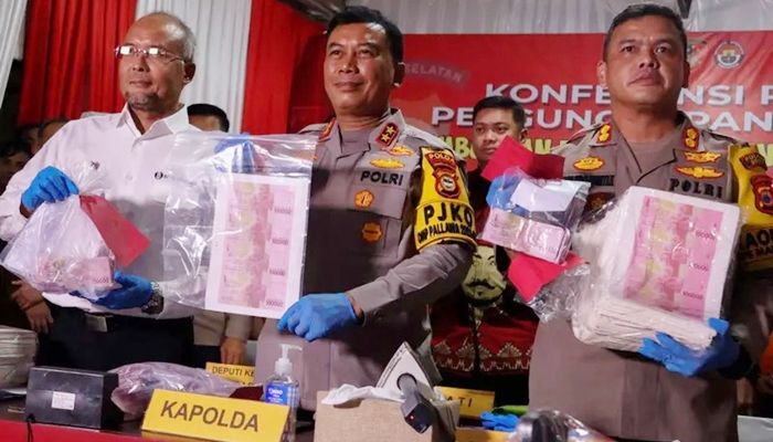 Pengungkapan uang palsu di UIN Makassar beberapa bulan lalu. Kini masuk tahap persidangan banding. [foto:dok/atp]