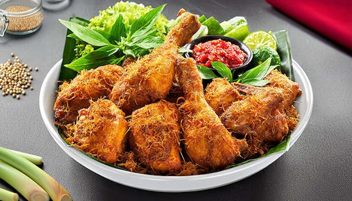 Ilustrasi. Agar menghasilkan ayam goreng yang matang sempurna sampai ke dalam tentu butuh teknik khusus [foto:dok/dapurkobe]